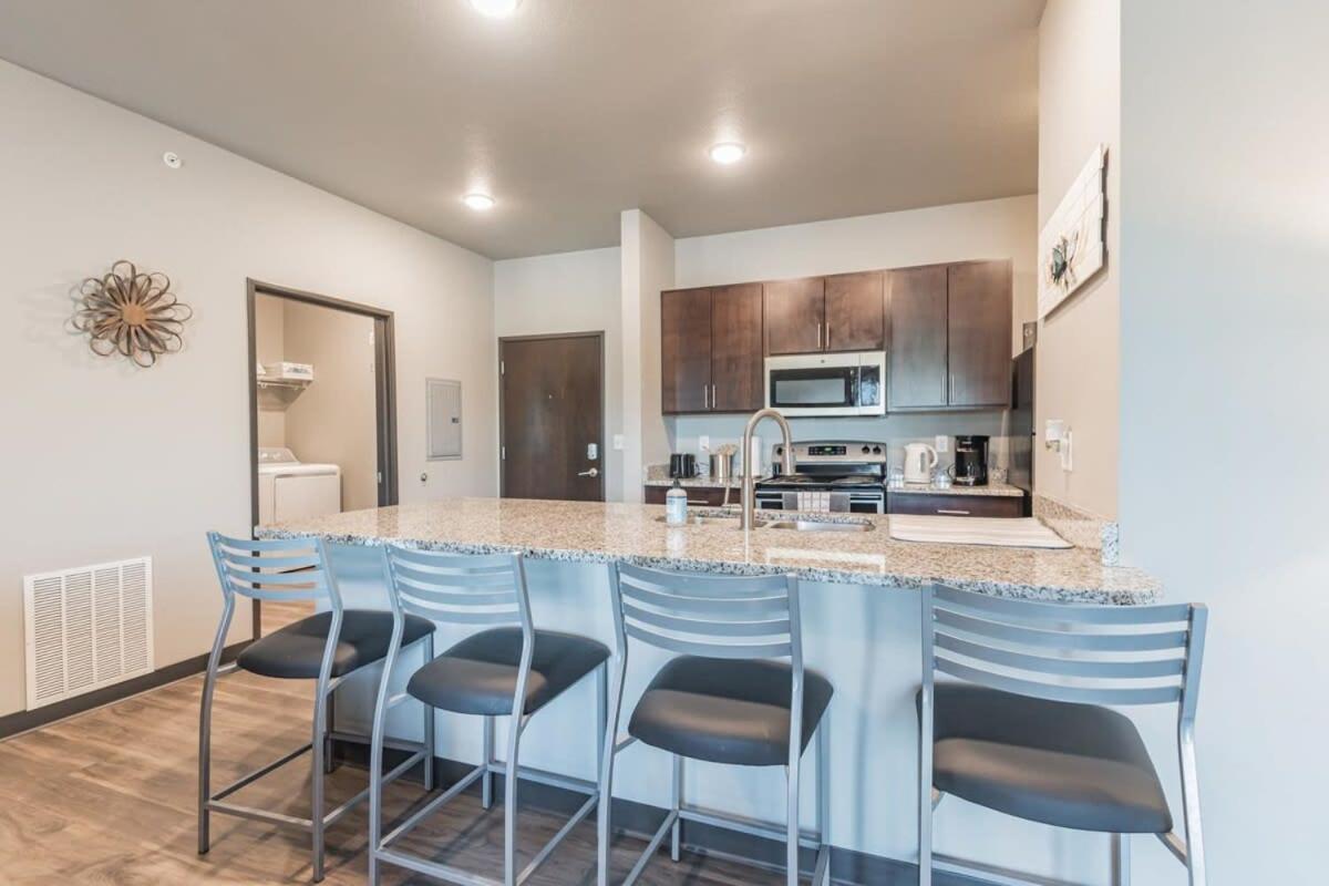 Spacious 2Br Suite Plus Patio Near Iowa State Эймс Экстерьер фото