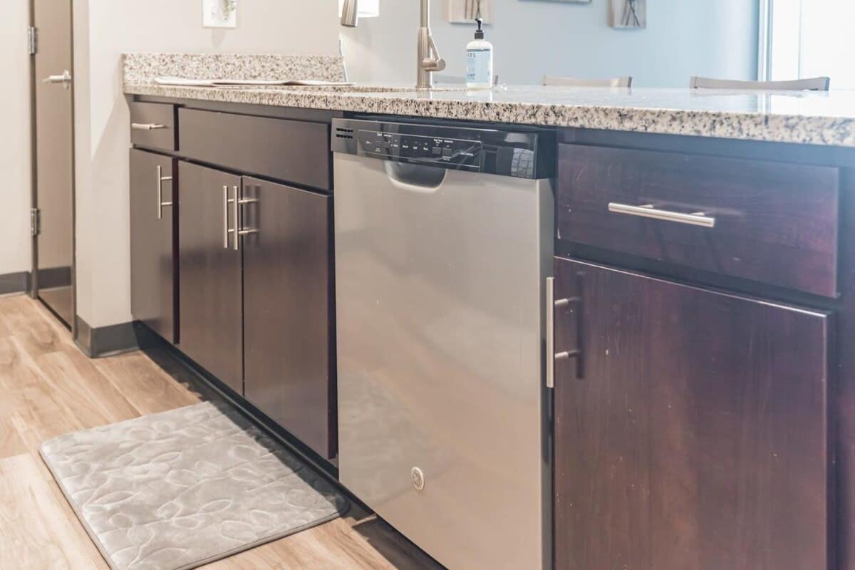 Spacious 2Br Suite Plus Patio Near Iowa State Эймс Экстерьер фото