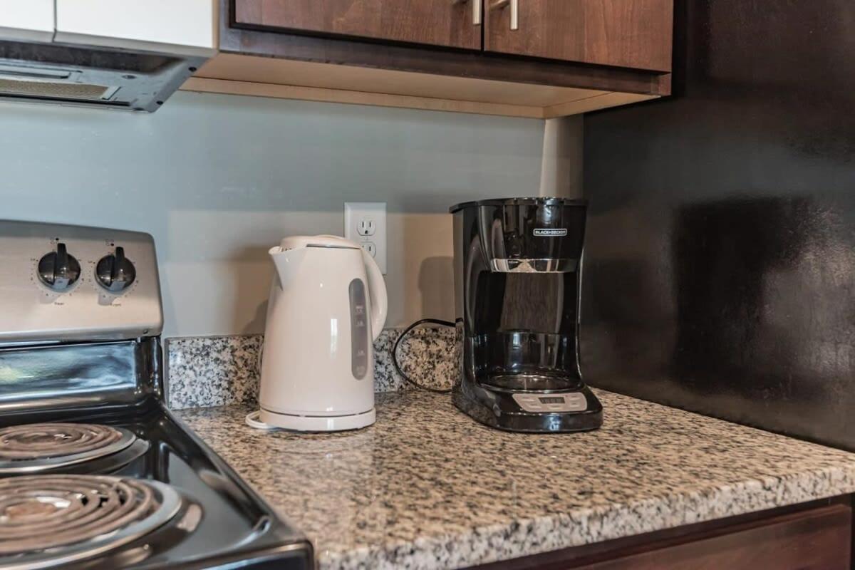 Spacious 2Br Suite Plus Patio Near Iowa State Эймс Экстерьер фото