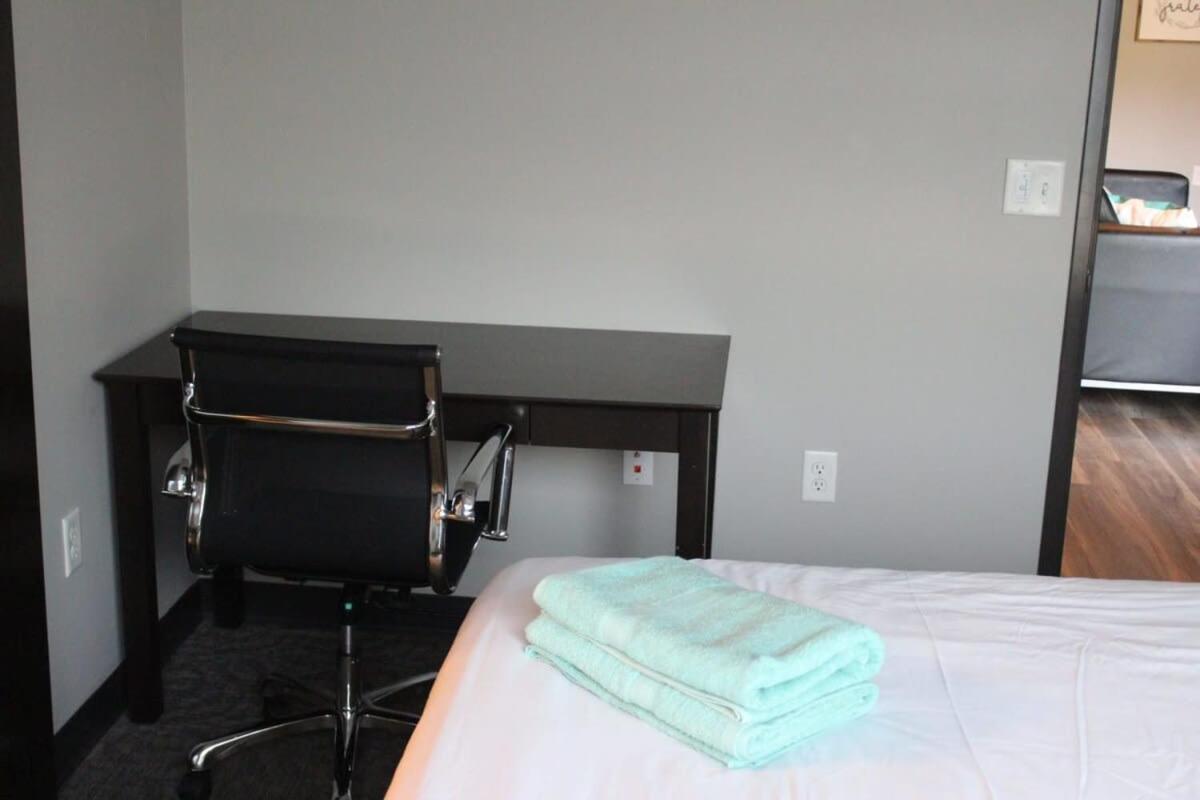 Spacious 2Br Suite Plus Patio Near Iowa State Эймс Экстерьер фото