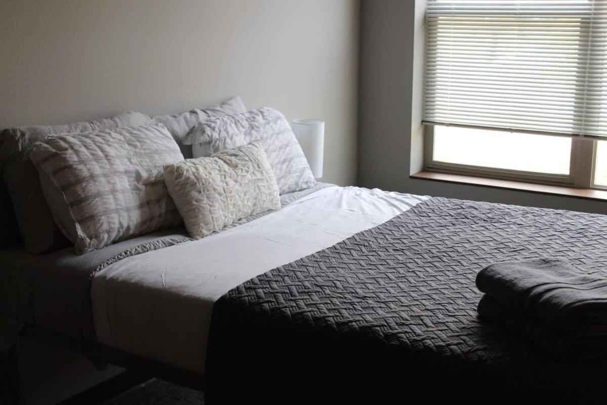 Spacious 2Br Suite Plus Patio Near Iowa State Эймс Экстерьер фото